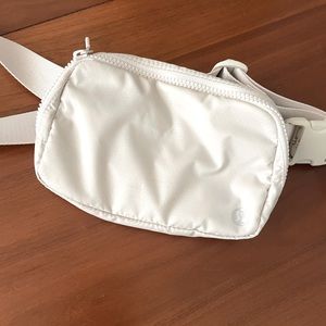 LULULEMON everywhere belt bag white opal in EUC!
